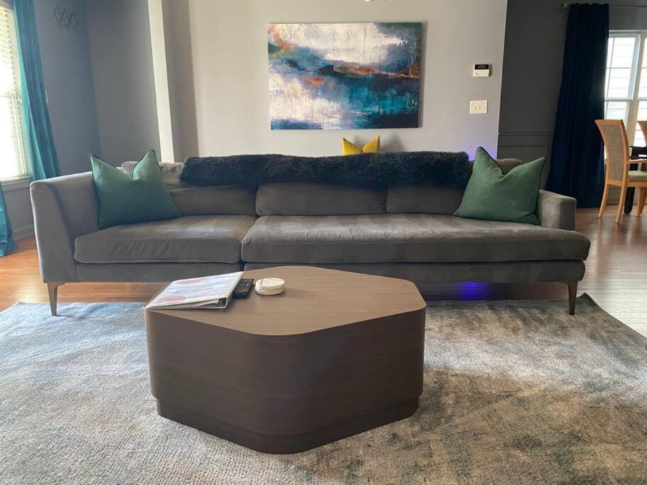Entire Downtown Atl! Walk To Gwcc And More! Holiday home *